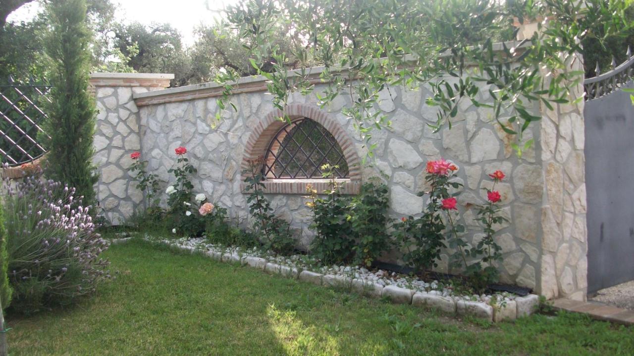 Il Giardino Degli Ulivi Bed & Breakfast Canneto  Exterior photo
